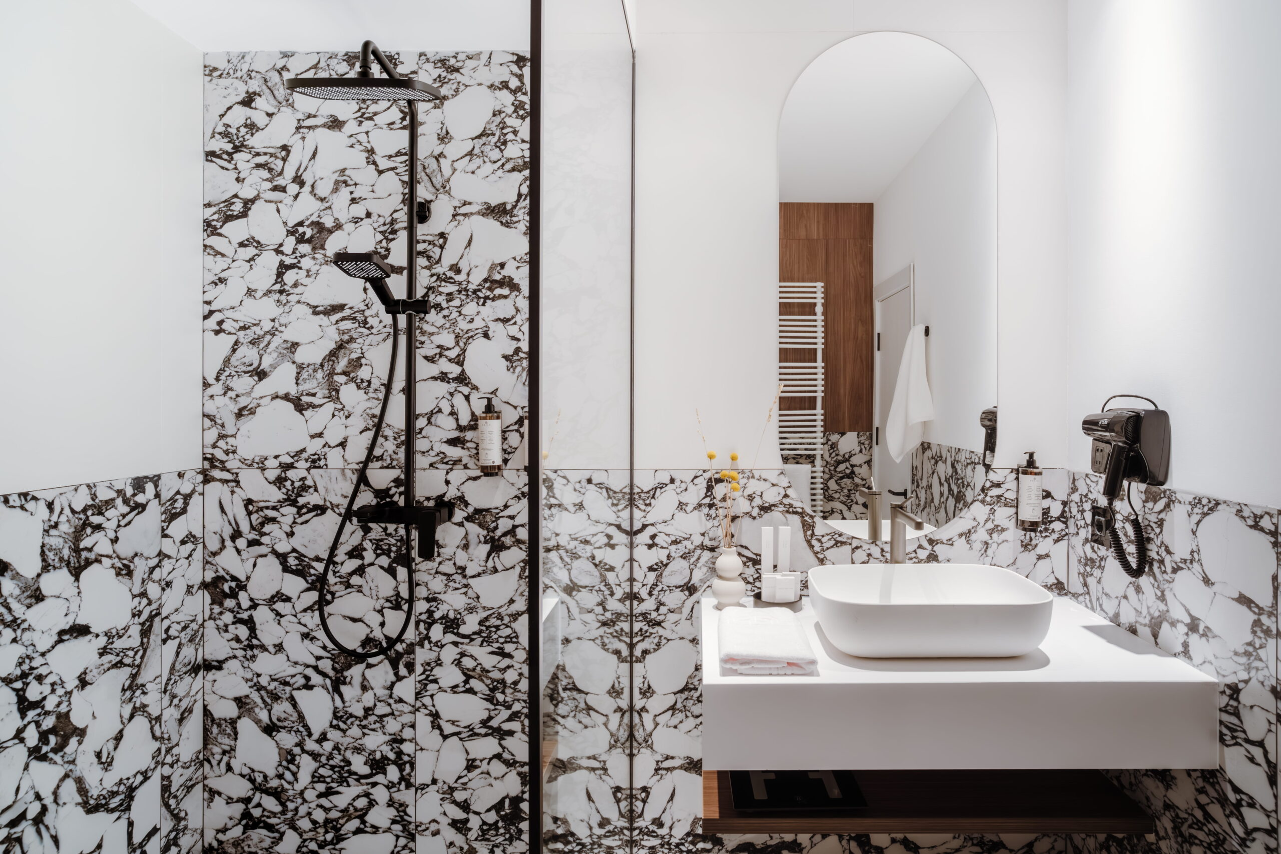triple room bathroom