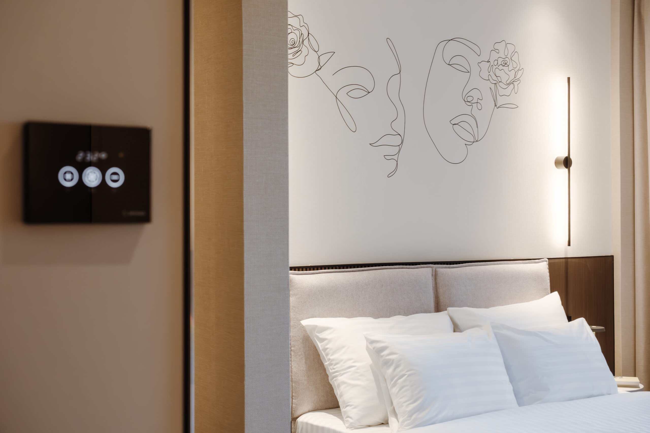 triple room bedroom (3)